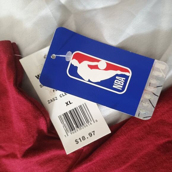 Cleveland Cavaliers Basketball T-Shirt - Red - Picture 2 of 3